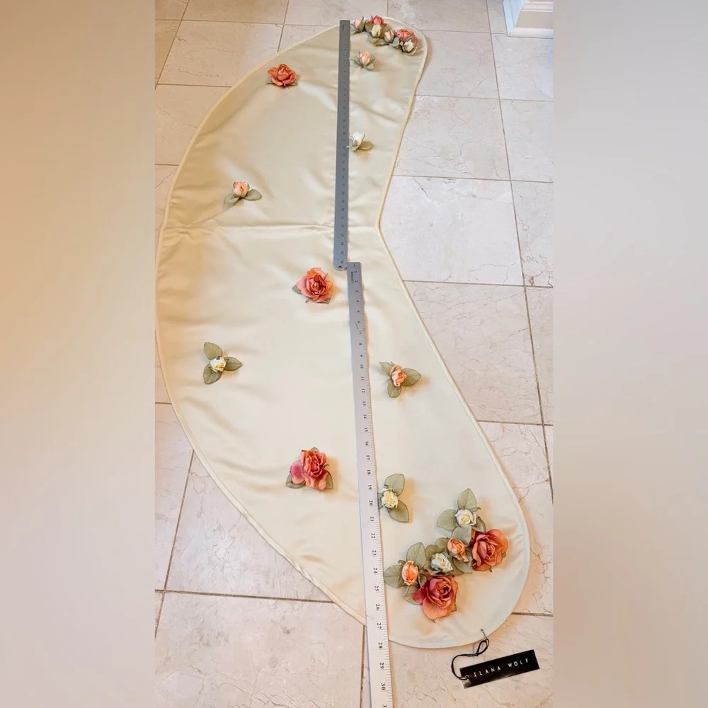 Ilana Wolf NWT Cream Satin Evening Wrap w/ Silk Flower Embellishment. Gorgeous! - Picture 14 of 16